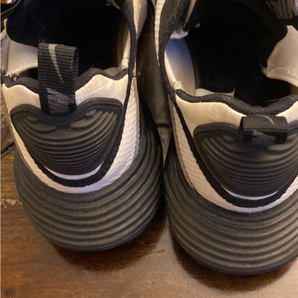 Nike Black and White  Size 6Y